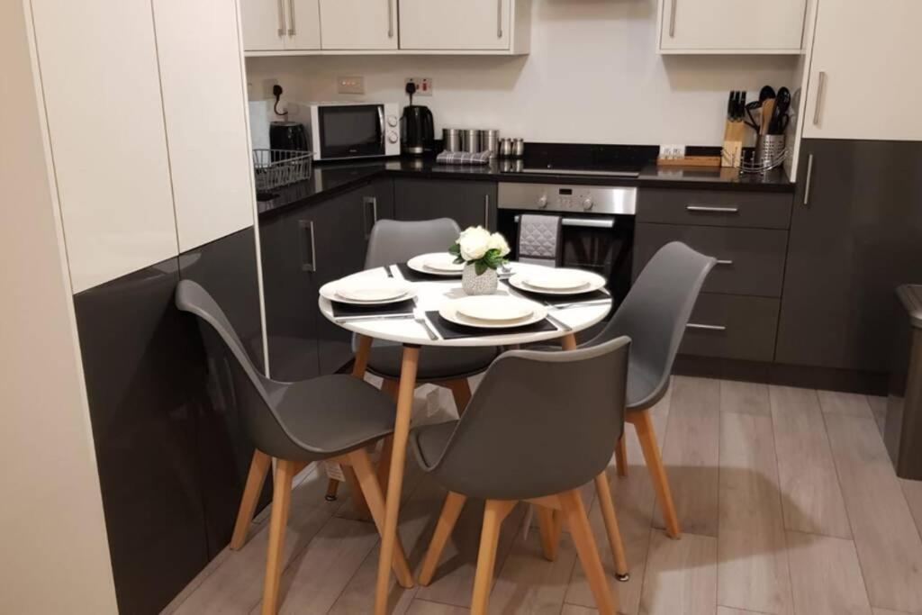 Marie'S Serviced Apartments- 2 Bedroom City Stay เบดฟอร์ด ภายนอก รูปภาพ